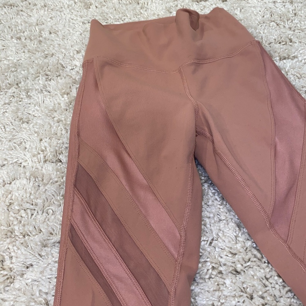 BLUSH PINK ALO YOGA LEGGINGS SIZE XS